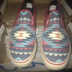 Tin haul native shoes size 9.5 NWT